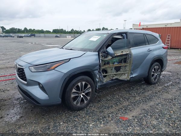 2022 TOYOTA HIGHLANDER XLE