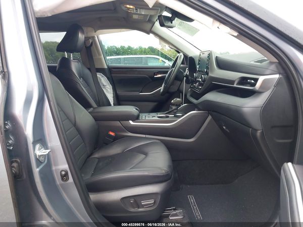 2022 TOYOTA HIGHLANDER XLE