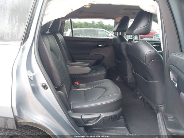 2022 TOYOTA HIGHLANDER XLE