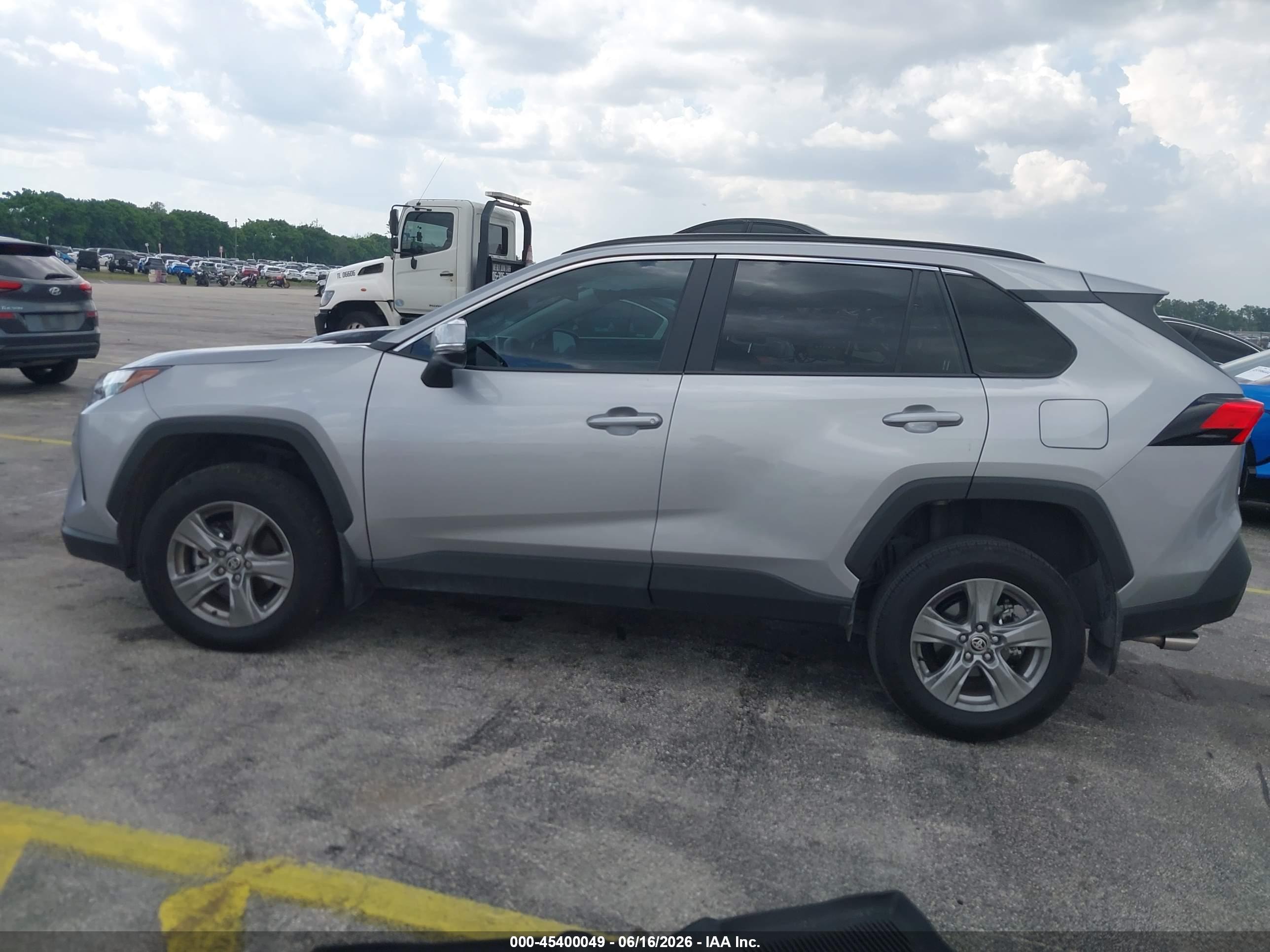 2025 TOYOTA RAV4 XLE
