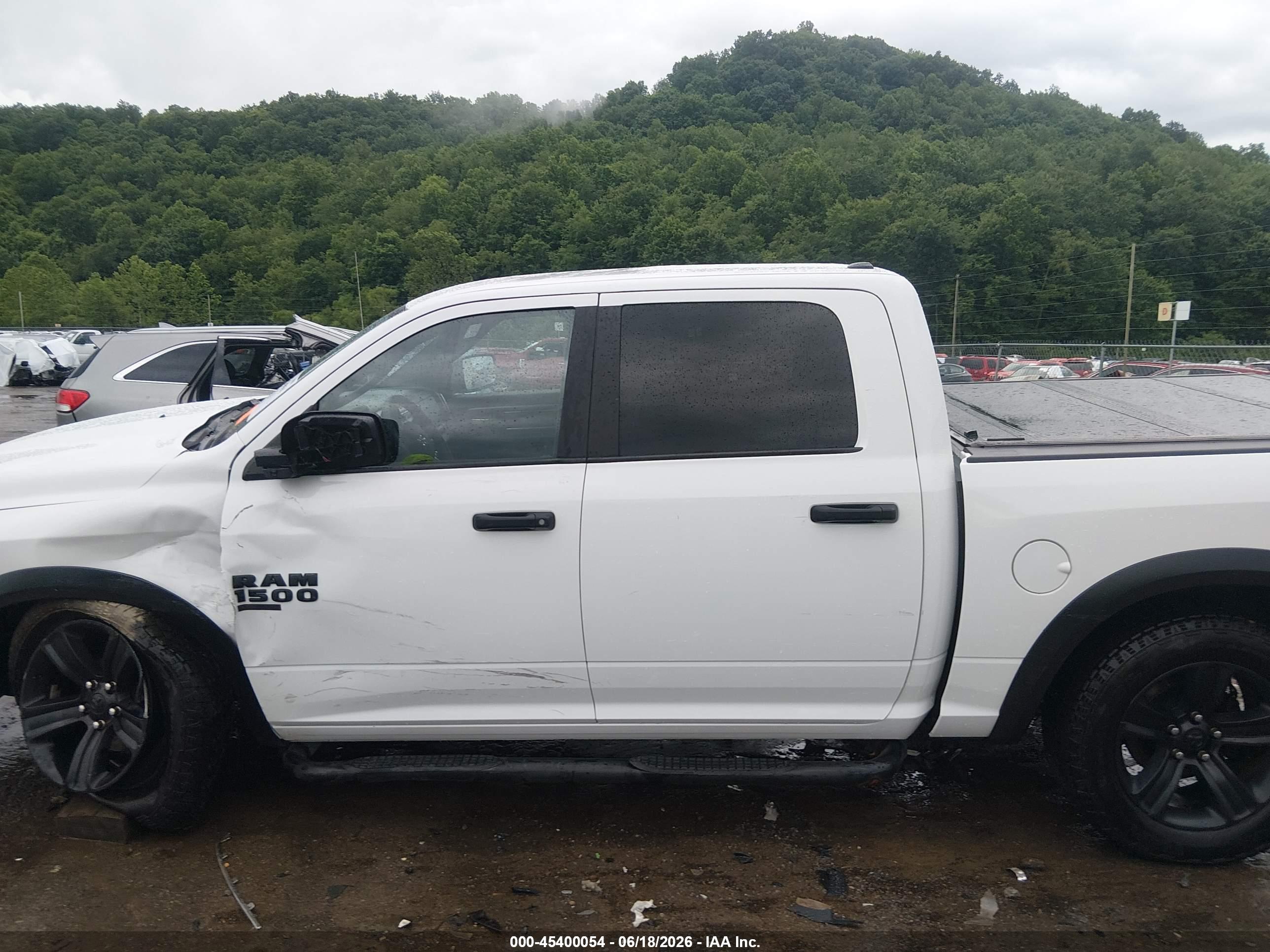 2022 RAM 1500 CLASSIC WARLOCK  4X4 5'7 BOX