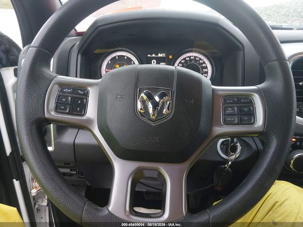 2022 RAM 1500 CLASSIC WARLOCK  4X4 5'7 BOX