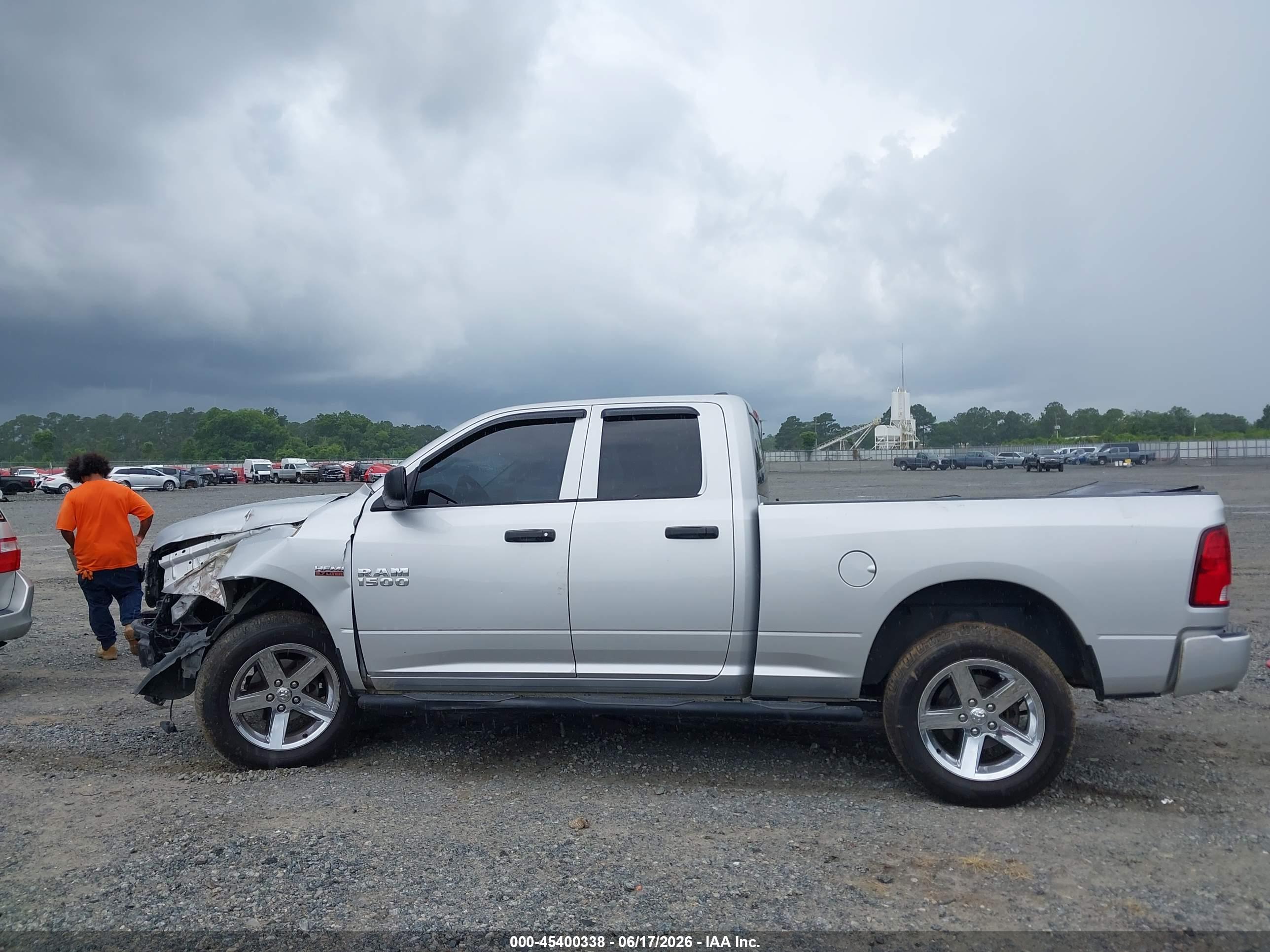 2017 RAM 1500 EXPRESS  4X4 6'4 BOX