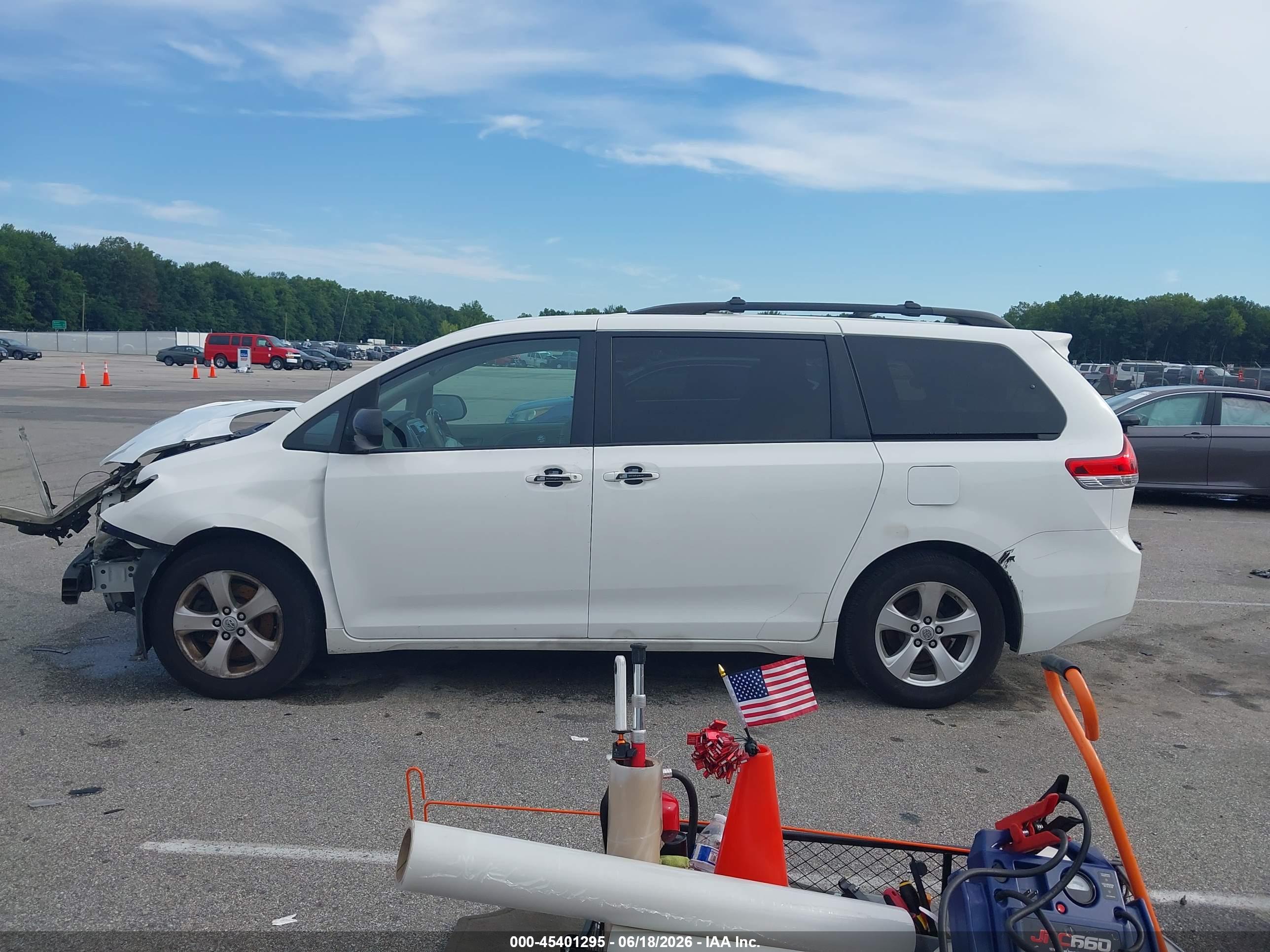 2013 TOYOTA SIENNA LE V6 8 PASSENGER