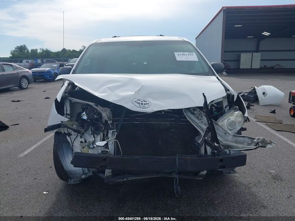 2013 TOYOTA SIENNA LE V6 8 PASSENGER