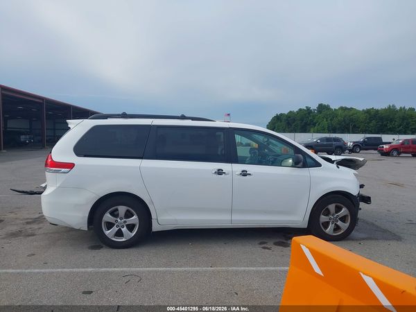 2013 TOYOTA SIENNA LE V6 8 PASSENGER