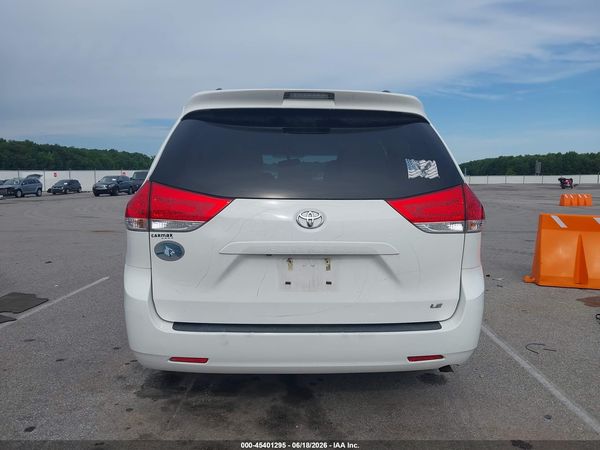 2013 TOYOTA SIENNA LE V6 8 PASSENGER