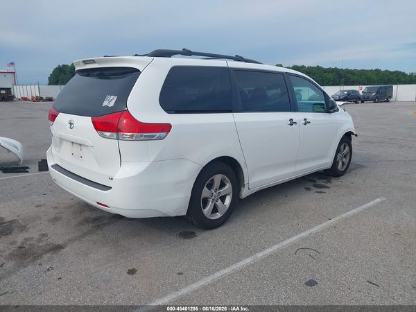 2013 TOYOTA SIENNA LE V6 8 PASSENGER
