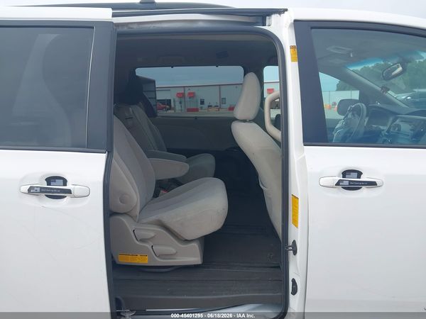 2013 TOYOTA SIENNA LE V6 8 PASSENGER