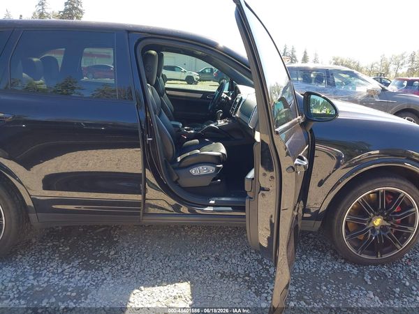 2016 PORSCHE CAYENNE TURBO/TURBO S