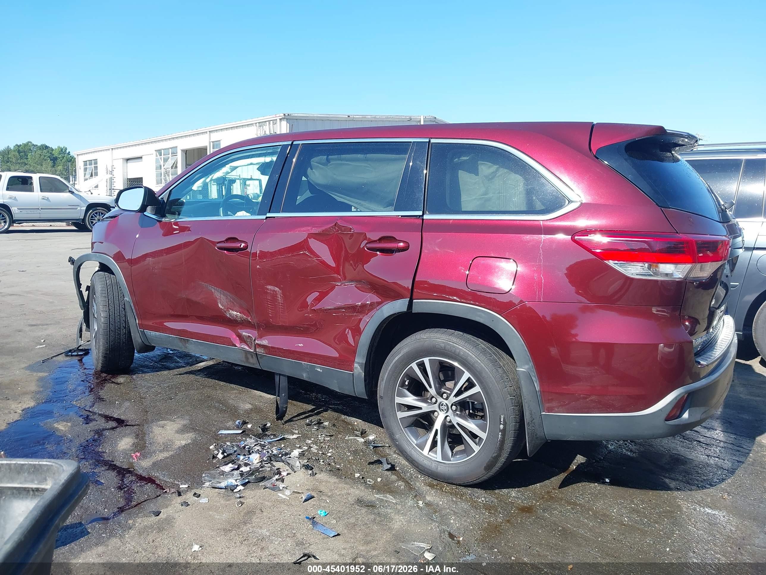 2019 TOYOTA HIGHLANDER LE