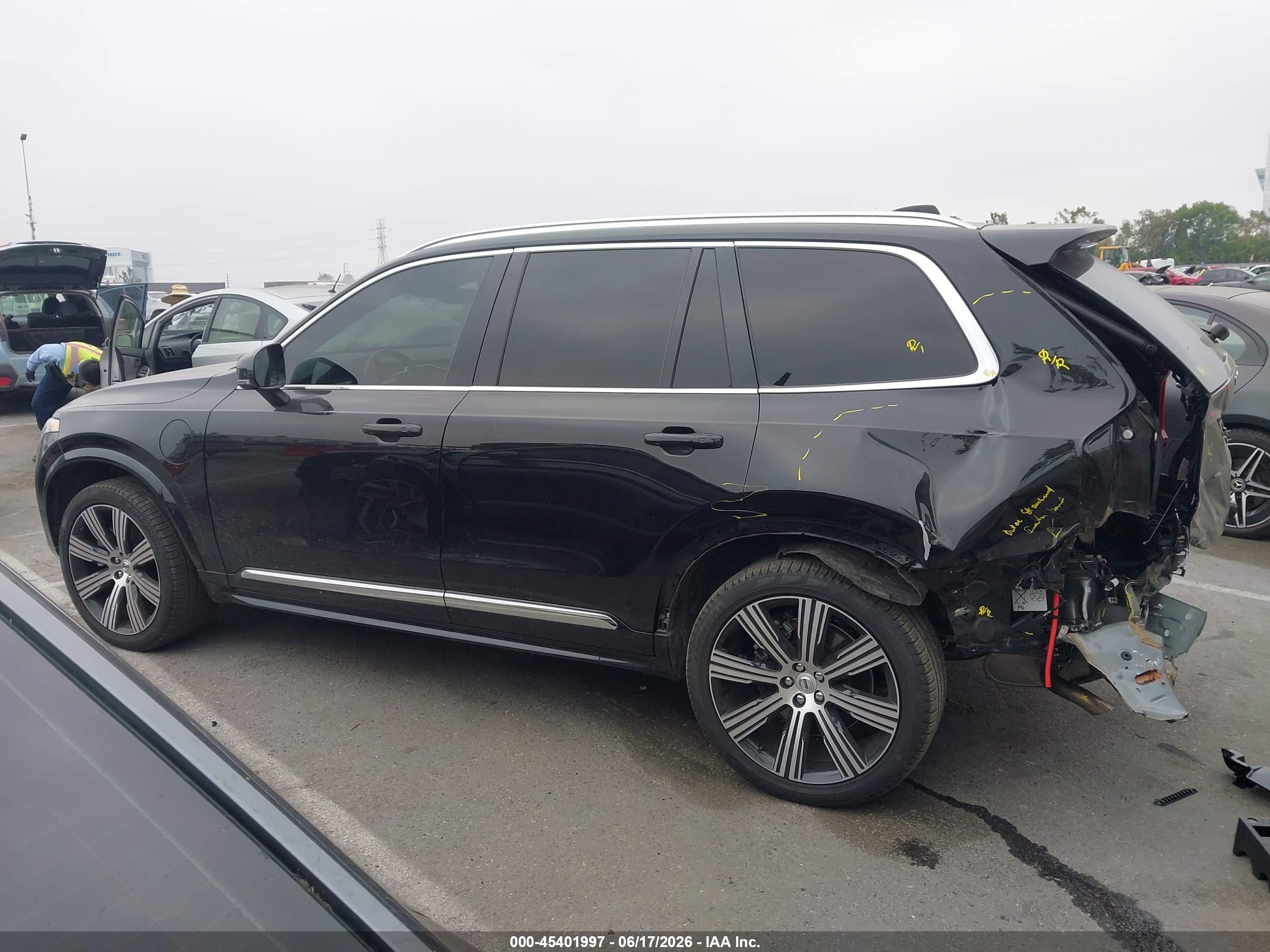 2025 VOLVO XC90 PLUG-IN HYBRID T8 PLUS 6-SEATER