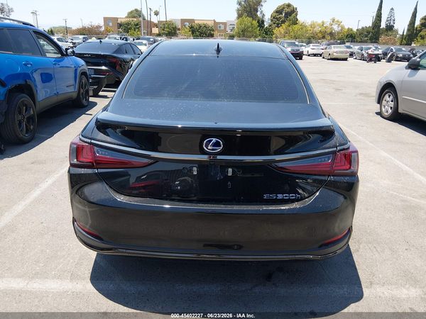 2022 LEXUS ES 300H F SPORT