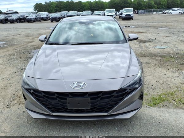 2023 HYUNDAI ELANTRA SE
