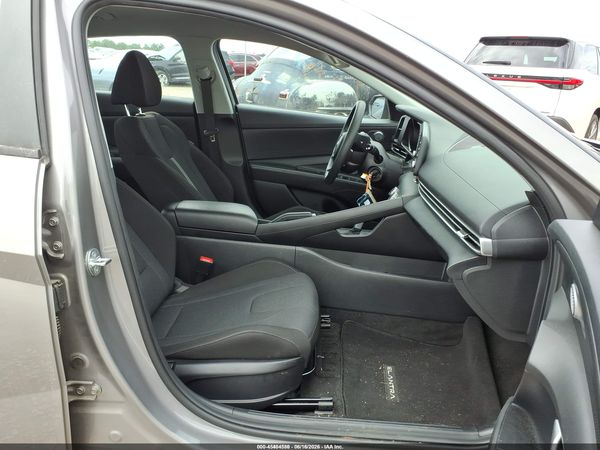2023 HYUNDAI ELANTRA SE
