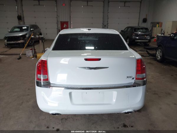 2013 CHRYSLER 300 300S — I119