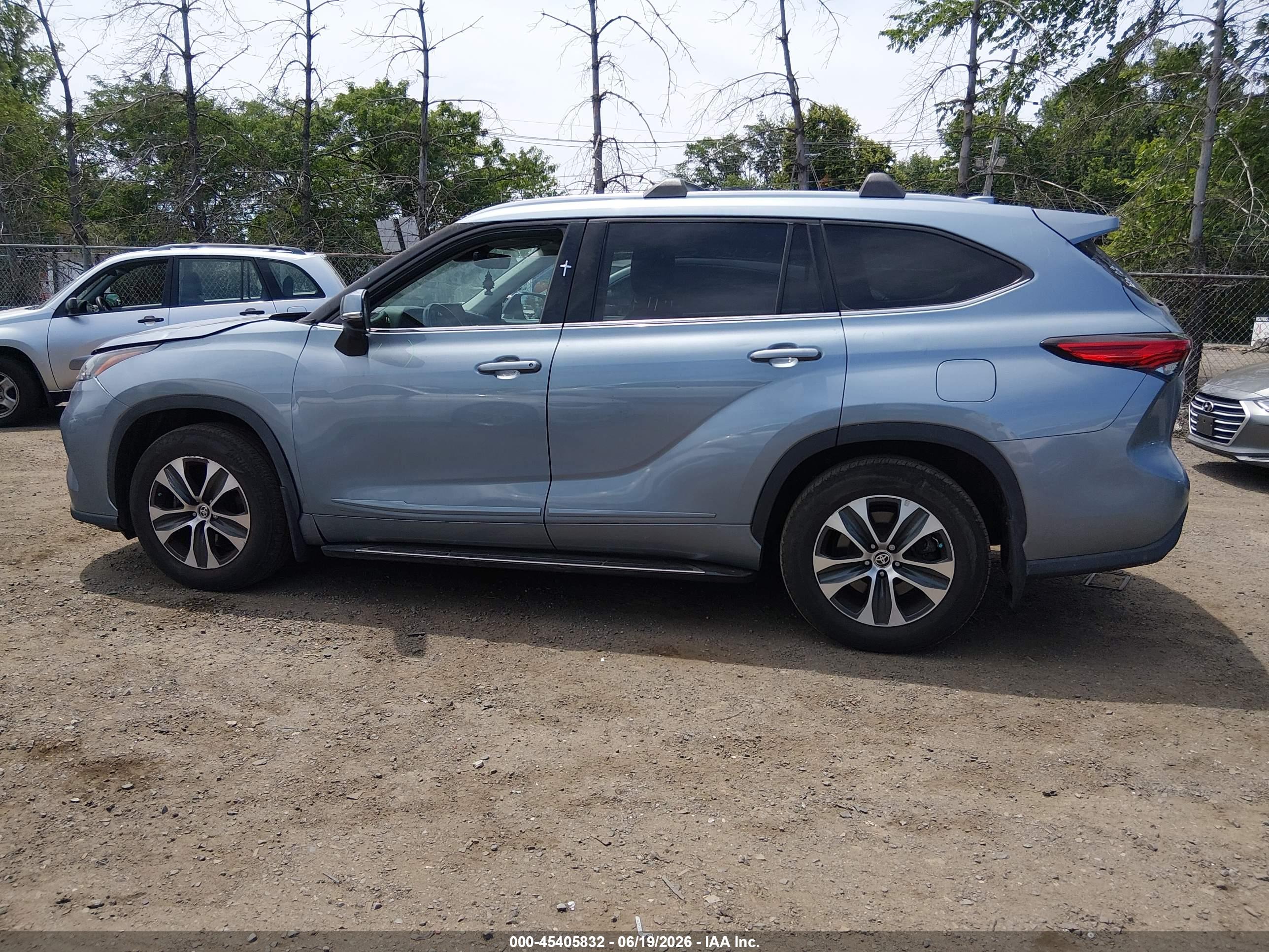 2021 TOYOTA HIGHLANDER XLE