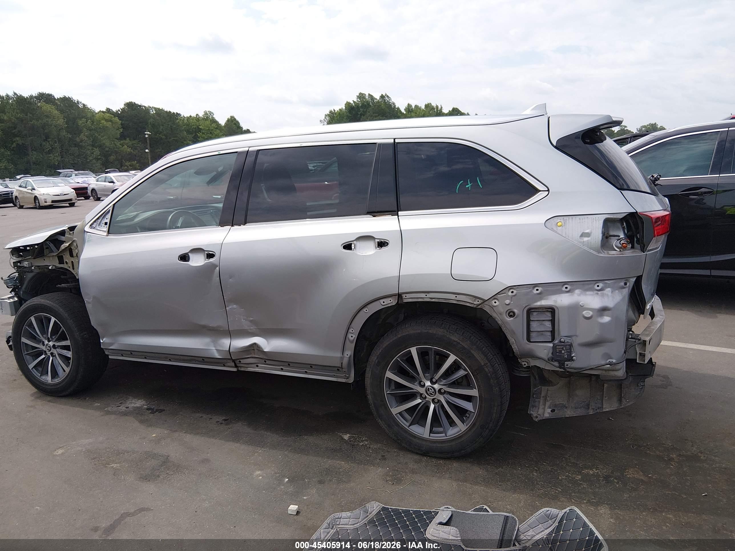 2019 TOYOTA HIGHLANDER XLE