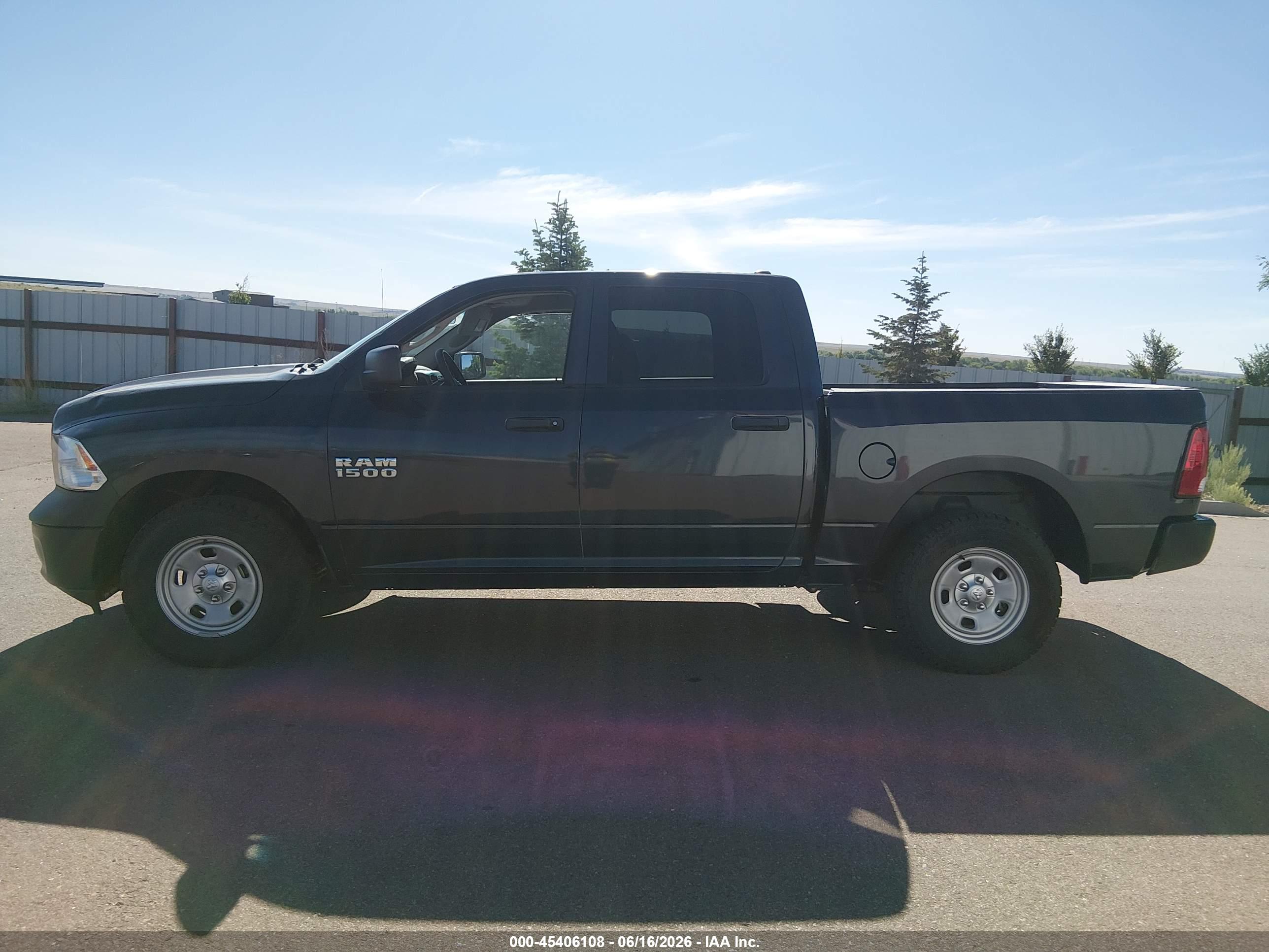 2018 RAM 1500 ST CREW CAB 4X4