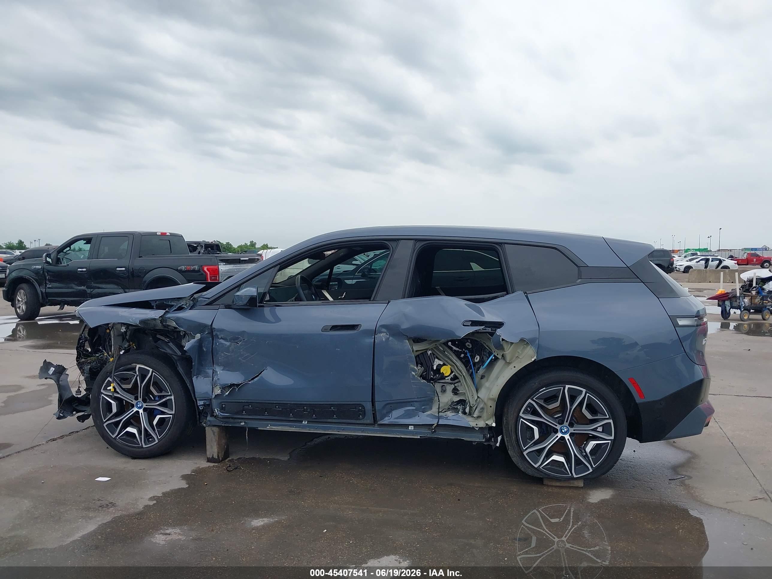 2025 BMW IX XDRIVE50