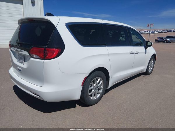 2022 CHRYSLER VOYAGER LX