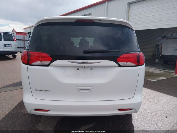 2022 CHRYSLER VOYAGER LX