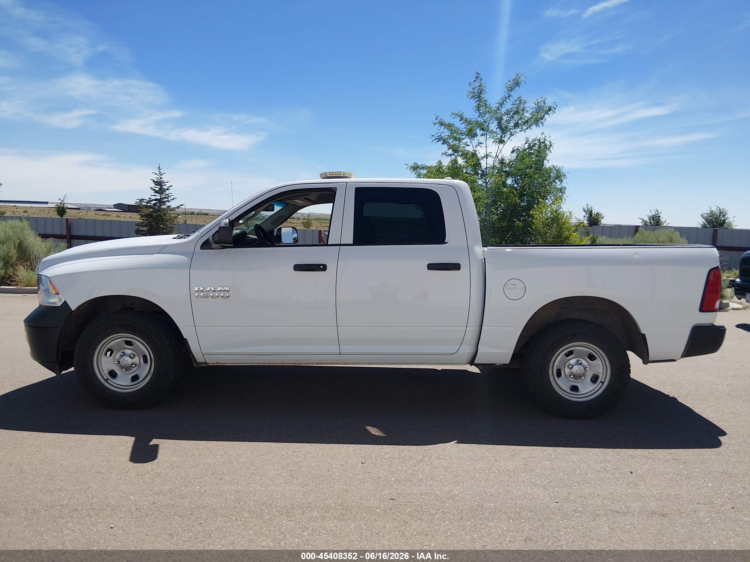 2016 RAM 1500 ST CREW CAB 4X4