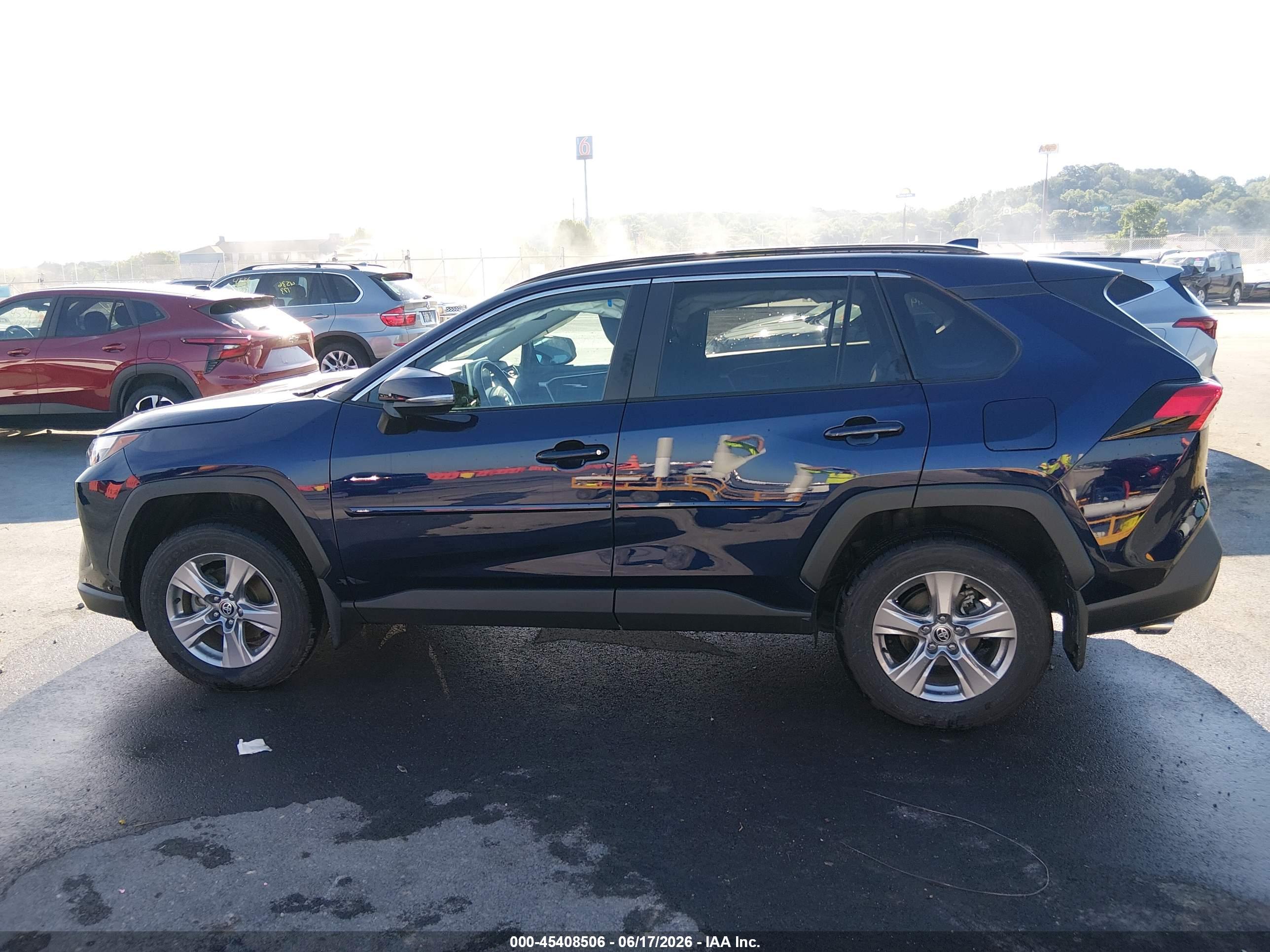 2025 TOYOTA RAV4 XLE