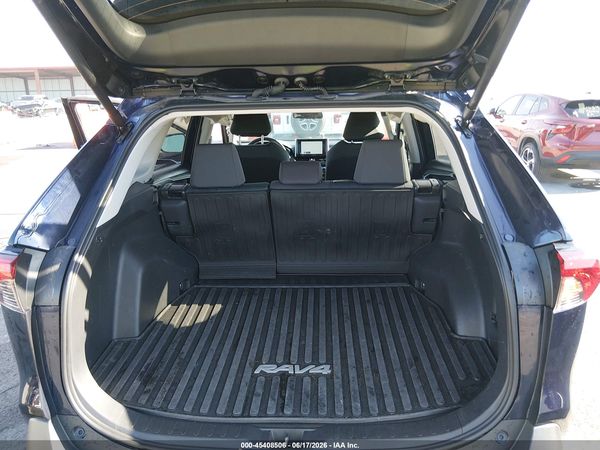 2025 TOYOTA RAV4 XLE