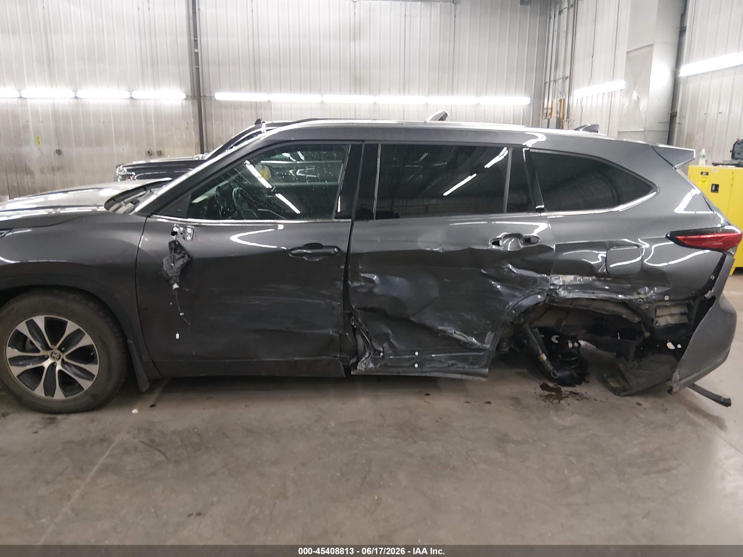 2021 TOYOTA HIGHLANDER XLE