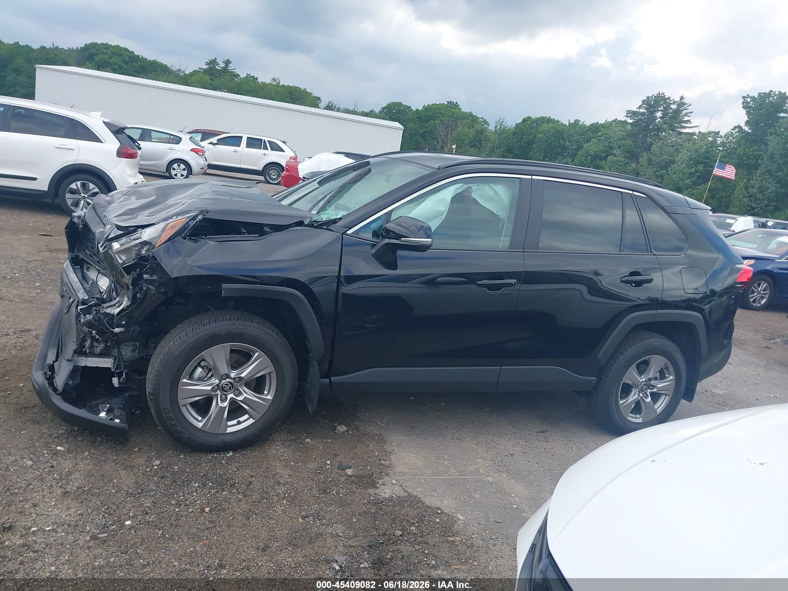 2025 TOYOTA RAV4 XLE