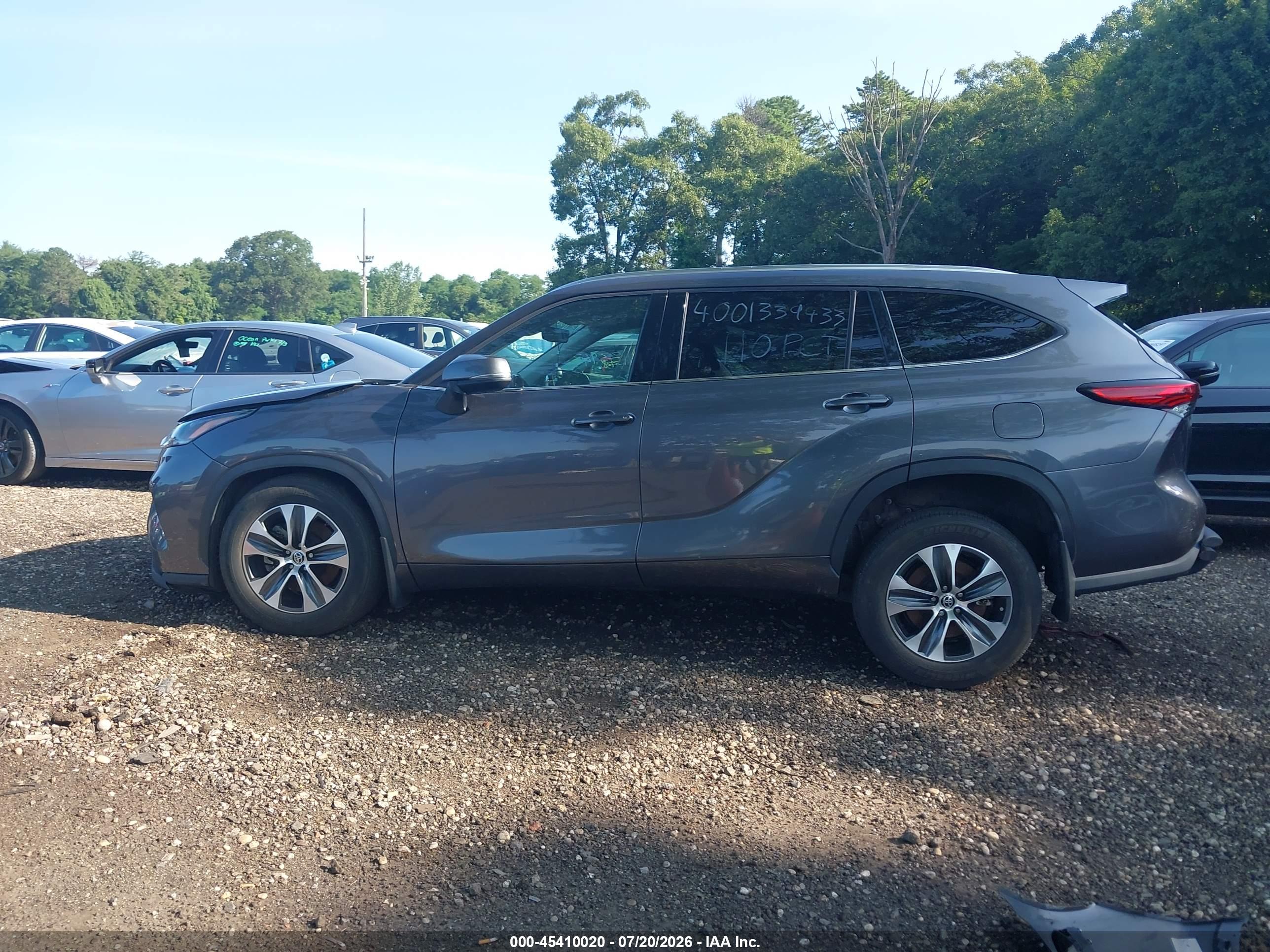 2021 TOYOTA HIGHLANDER XLE