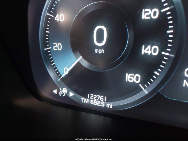 2017 VOLVO XC90 T6 MOMENTUM