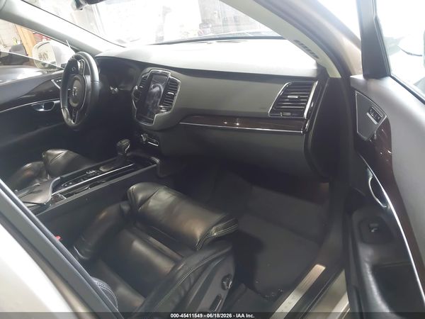 2017 VOLVO XC90 T6 MOMENTUM