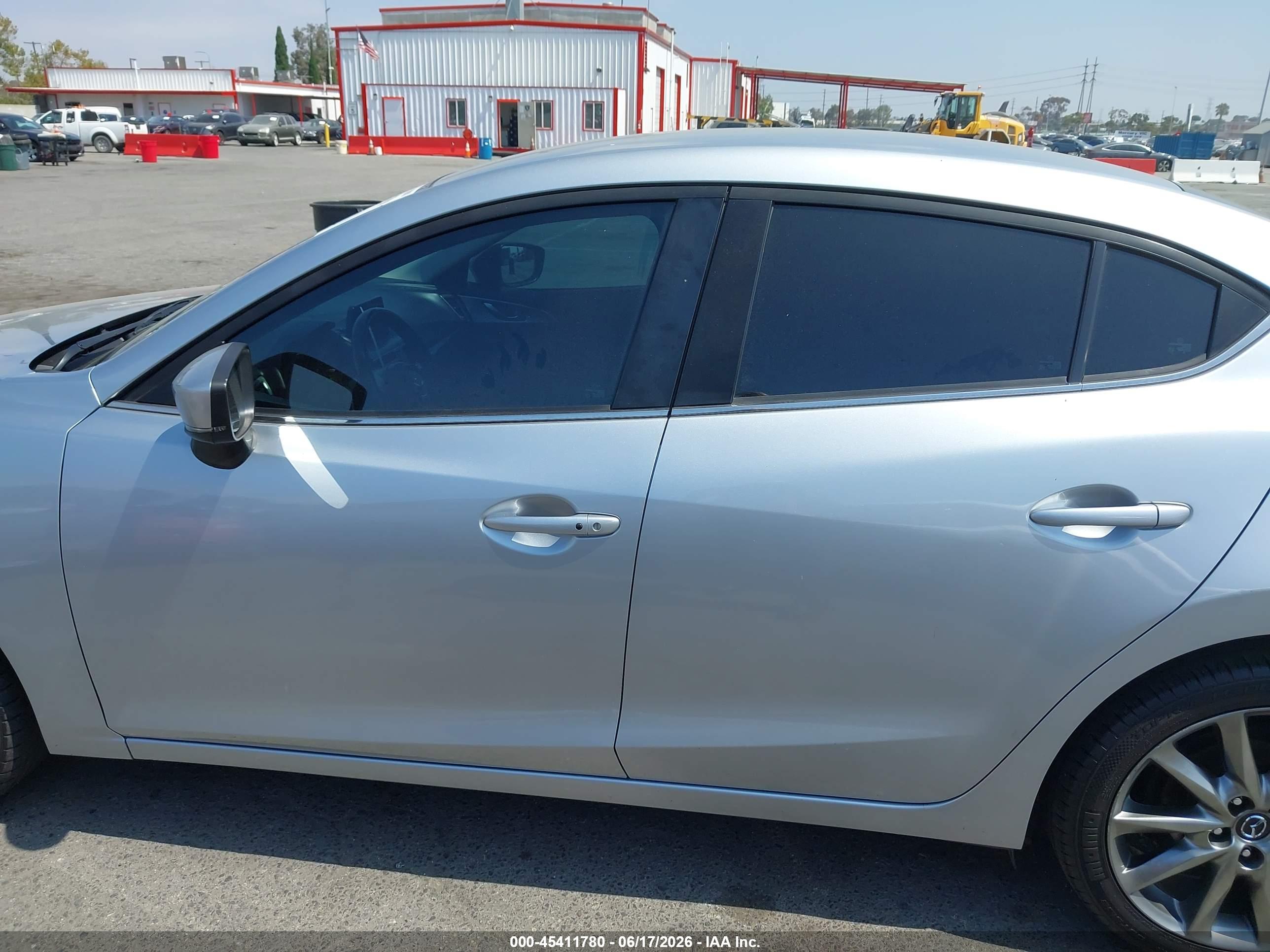 2018 MAZDA MAZDA3 TOURING