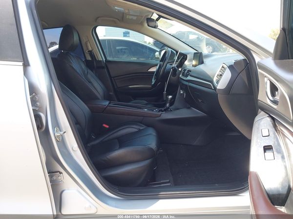 2018 MAZDA MAZDA3 TOURING