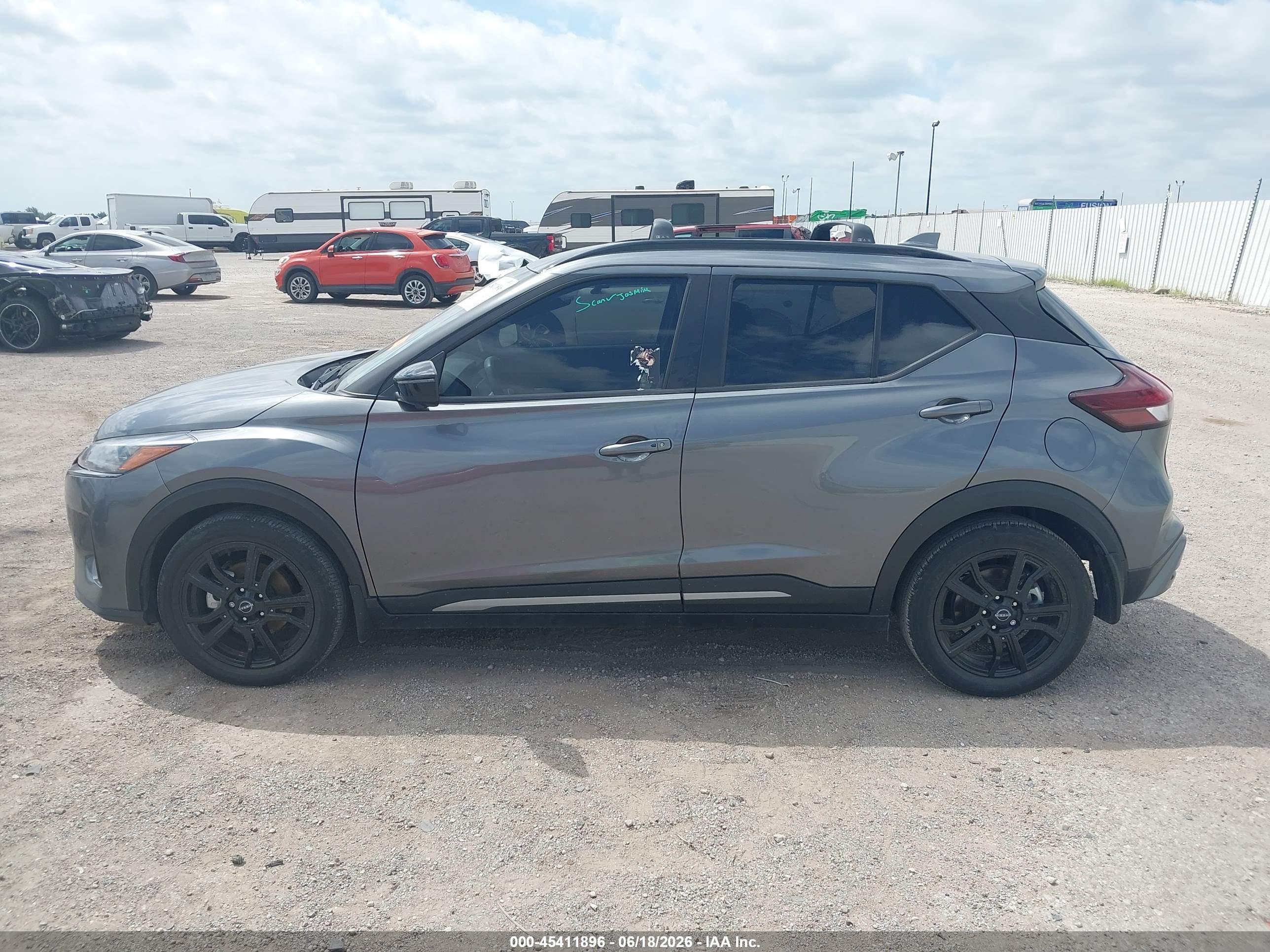 2023 NISSAN KICKS SR XTRONIC CVT