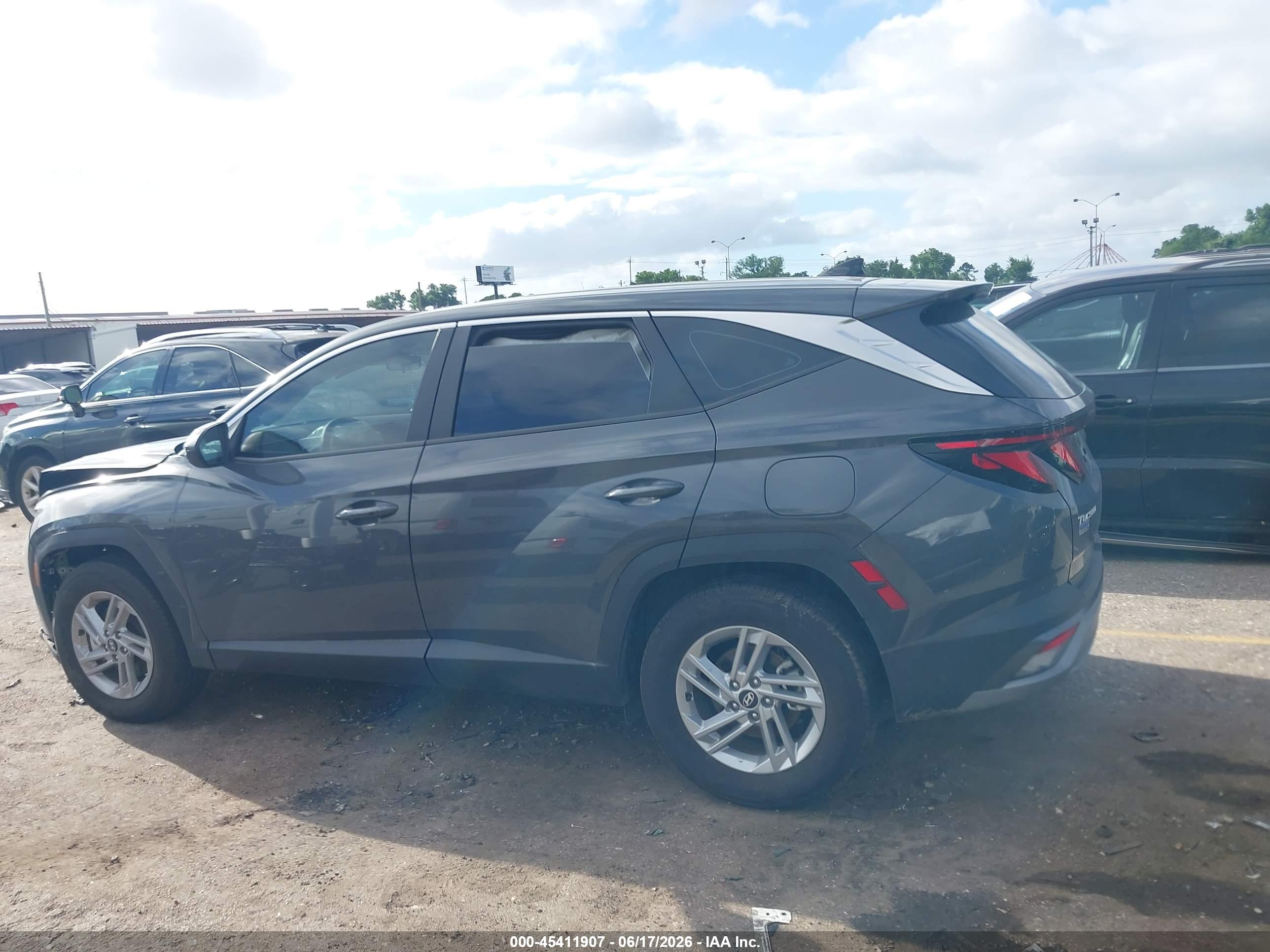 2026 HYUNDAI TUCSON SE