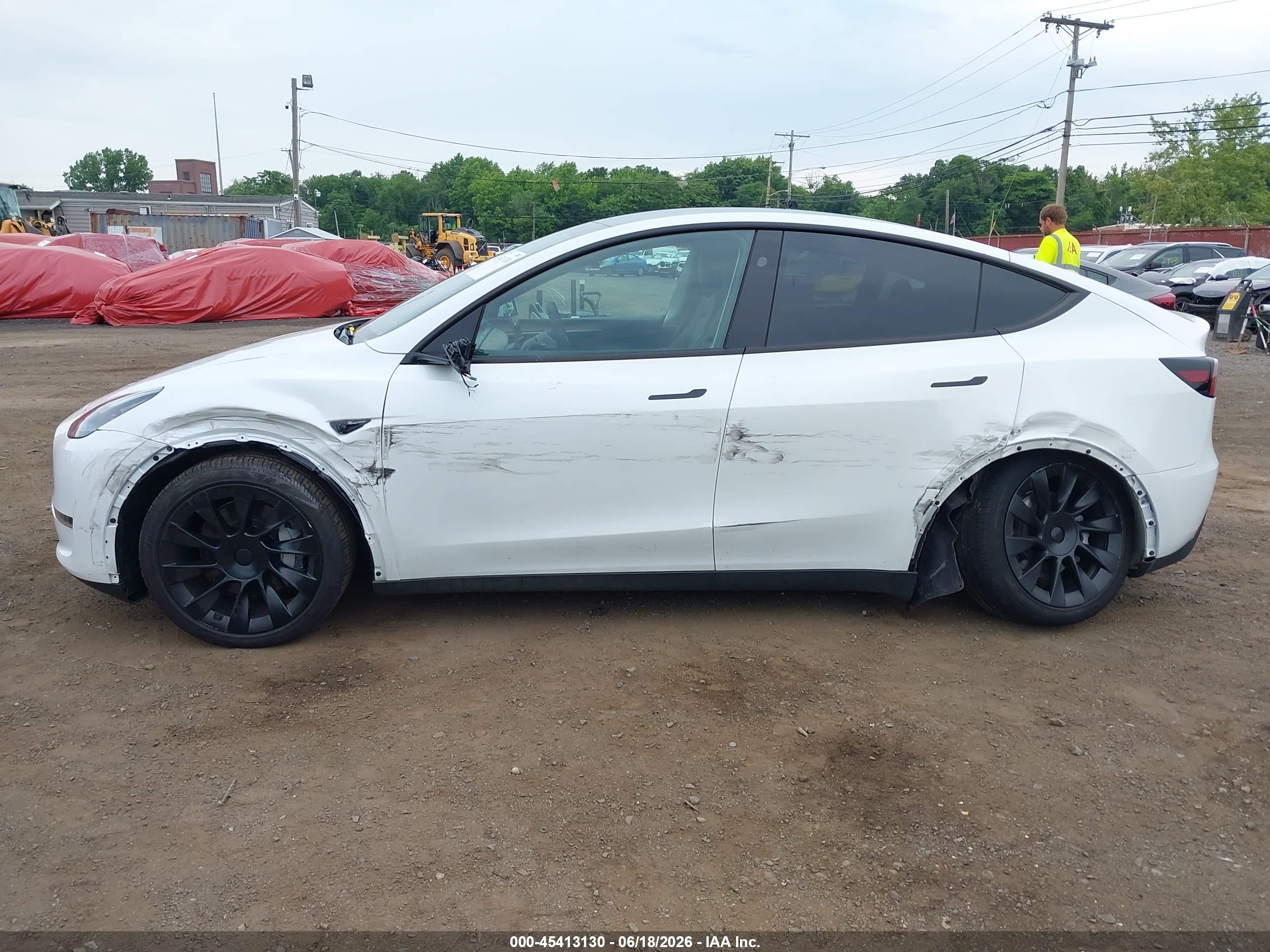 2025 TESLA MODEL Y
