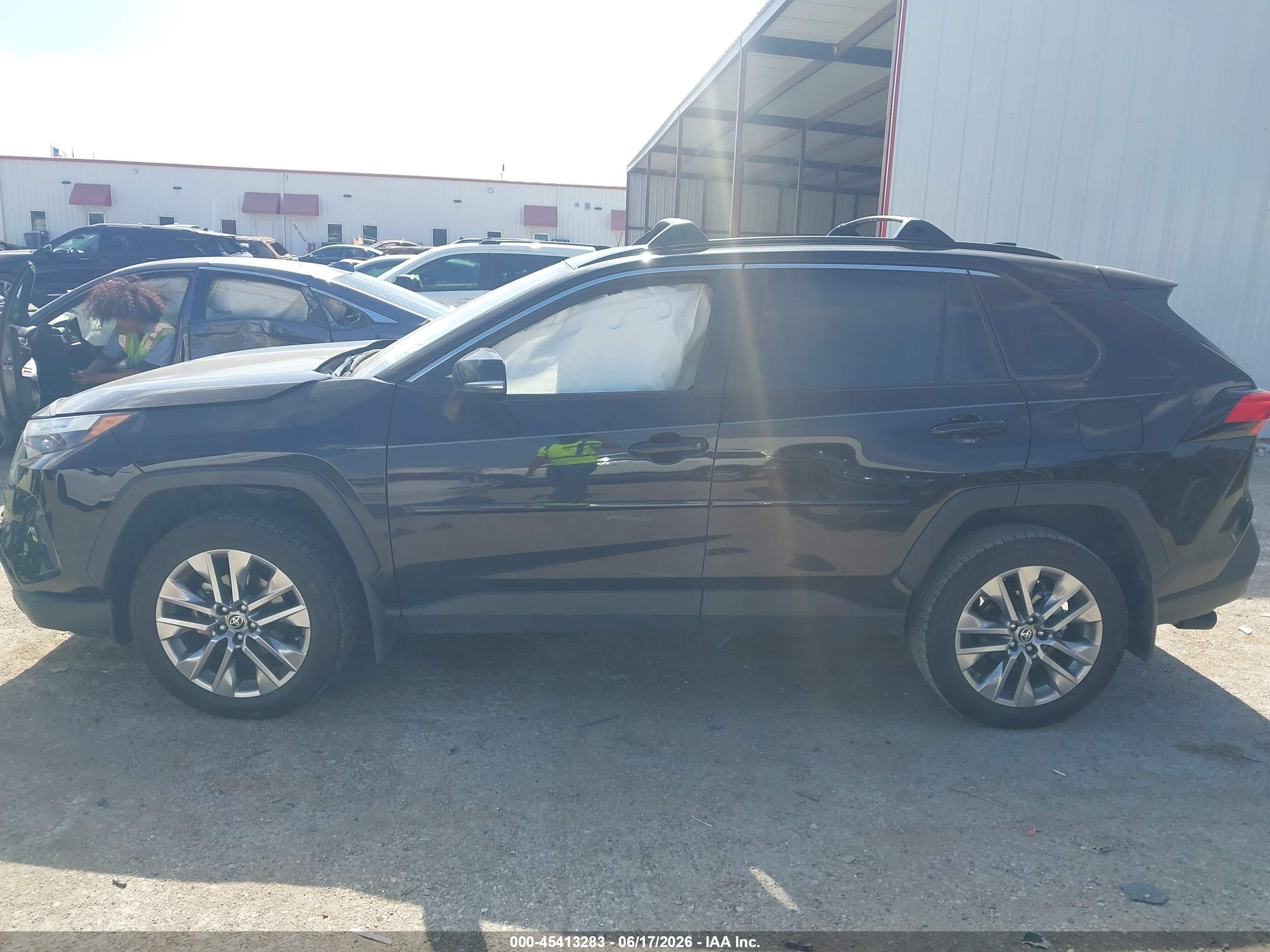 2025 TOYOTA RAV4 XLE PREMIUM