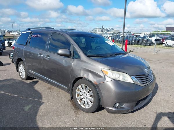 2017 TOYOTA SIENNA XLE 7 PASSENGER