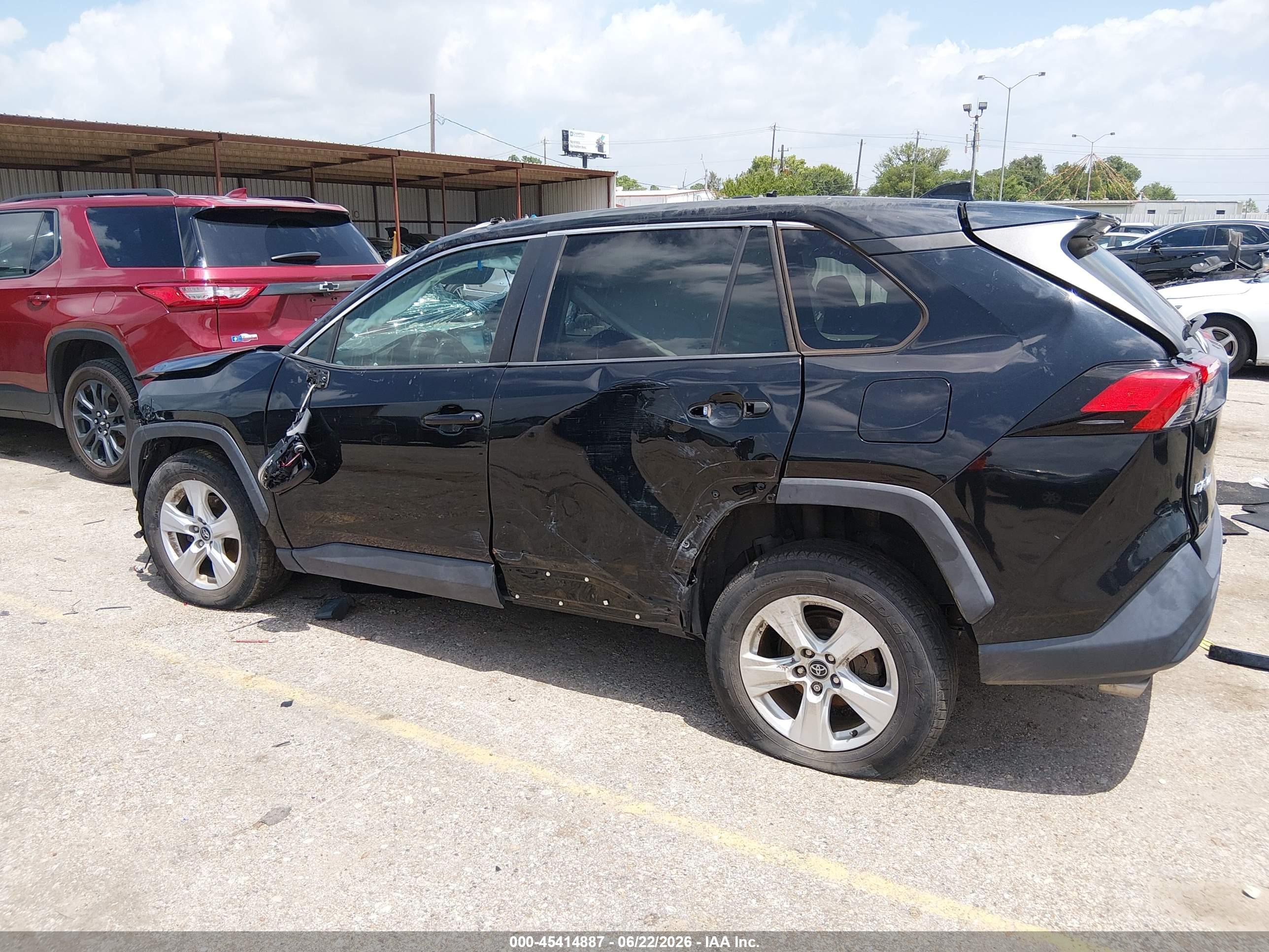 2021 TOYOTA RAV4 XLE