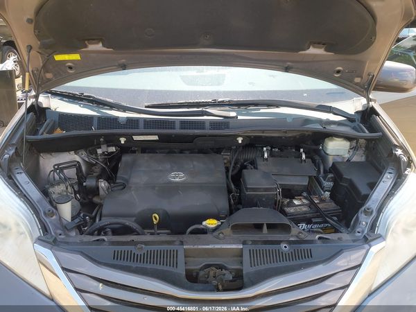2015 TOYOTA SIENNA LE 8 PASSENGER