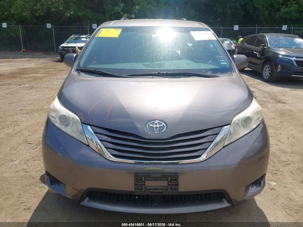 2015 TOYOTA SIENNA LE 8 PASSENGER