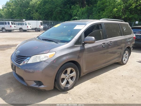 2015 TOYOTA SIENNA LE 8 PASSENGER