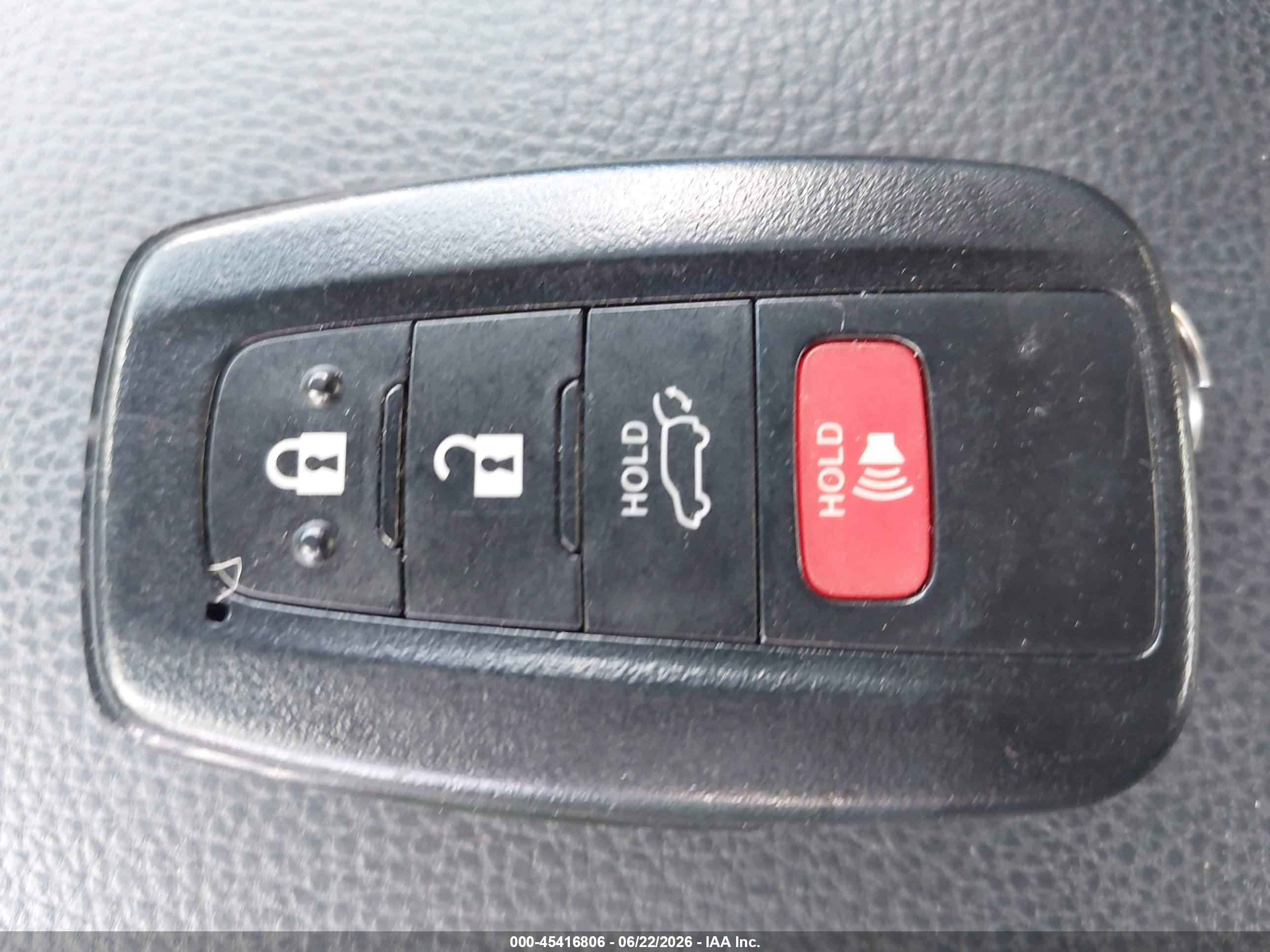 2020 TOYOTA RAV4 XLE