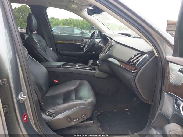 2016 VOLVO XC90 T6 MOMENTUM