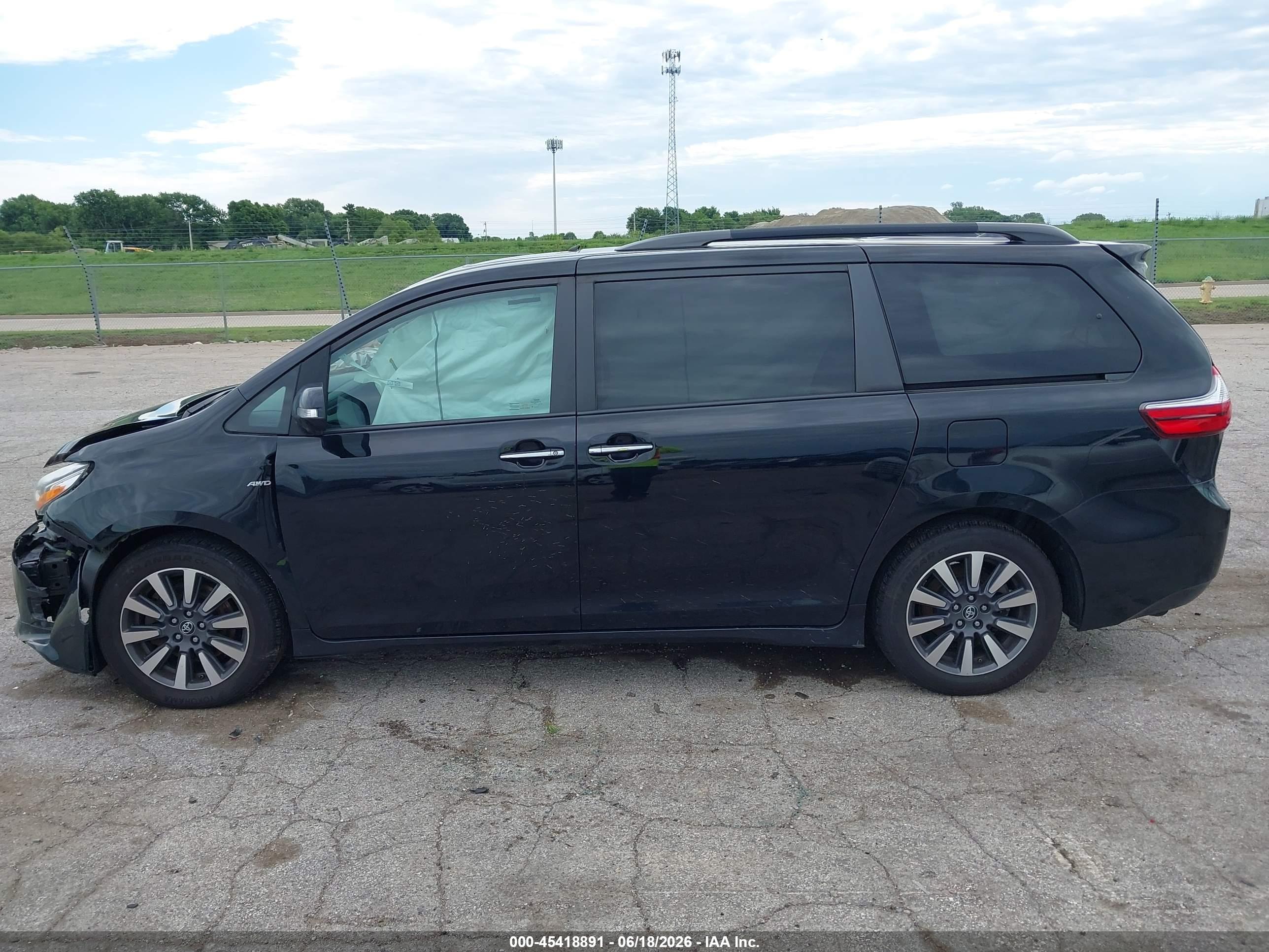 2019 TOYOTA SIENNA