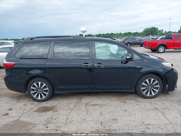 2019 TOYOTA SIENNA