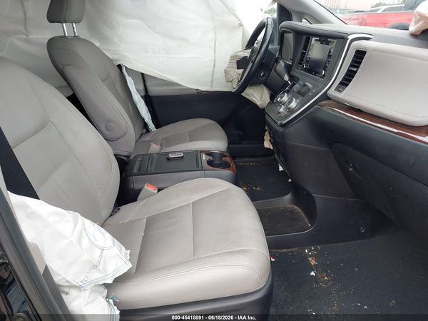 2019 TOYOTA SIENNA